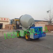 湖北赤壁帶自上料攪拌車(chē)廠家說(shuō)明，1.6立方2方流動(dòng)式自裝料自拌水泥罐車(chē)價(jià)格